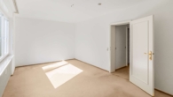 Schlafzimmer I - Großzügige 3 bis 4-Zimmer-Eigentumswohnung – nur einen Steinwurf zum Kurhaus