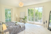 Schlafzimmer I - Villa Buschrose“ – Elegante Etagenwohnung in privilegierter Villen-Wohnlage am Annaberg