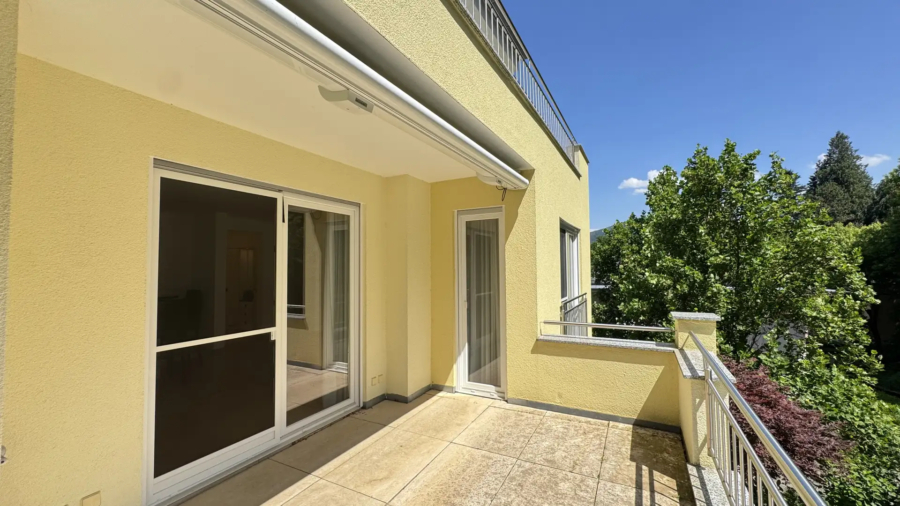 Sonnenbalkon mit elektr. Markise