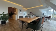 Essbereich - Licht, Weitblick und Wohnkultur – Penthouse in der Villa Azalea