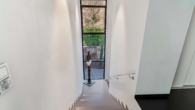 Treppenhaus - Eine Seltenheit am Immobilienmarkt – Modernes Luxusanwesen mit Swimmingpool