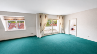 Helles Wohnzimmer mit Süd-West Balkon
