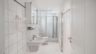 Gästebad - Elegante Etagenwohnung in kleiner Villen-Residenz in exzellenter und ruhiger Halbhöhenwohnlage