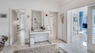 Entree - Elegante Etagenwohnung in kleiner Villen-Residenz in exzellenter und ruhiger Halbhöhenwohnlage