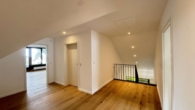 Flur OG - Einfamilienhaus mit Einliegerwohnung in sonniger und ruhiger Wohnlage