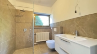 Gästebad - Einfamilienhaus mit Einliegerwohnung in sonniger und ruhiger Wohnlage