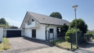 Straßenansicht - Einfamilienhaus mit Einliegerwohnung in sonniger und ruhiger Wohnlage