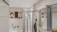 Badezimmer - Stilvolle Altbauwohnung mit Südwestbalkon in Premiumlage am Annaberg