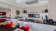 Offene Essküche - Stilvolle Altbauwohnung mit Südwestbalkon in Premiumlage am Annaberg